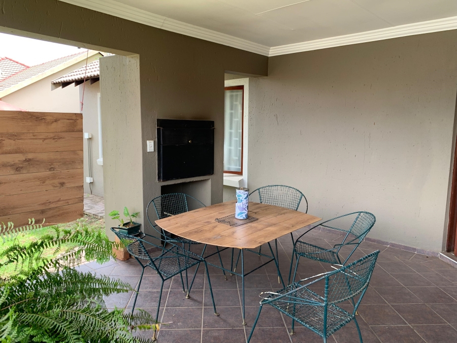 To Let 3 Bedroom Property for Rent in Melodie North West